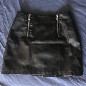 Forever 21 Faux-Leather Dual-Zipper Mini Skirt Size M